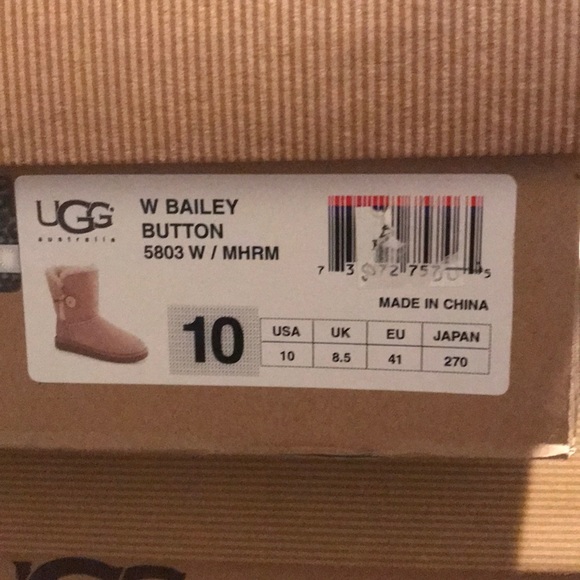 light pink uggs w bailey button! short uggs! - Picture 5 of 5